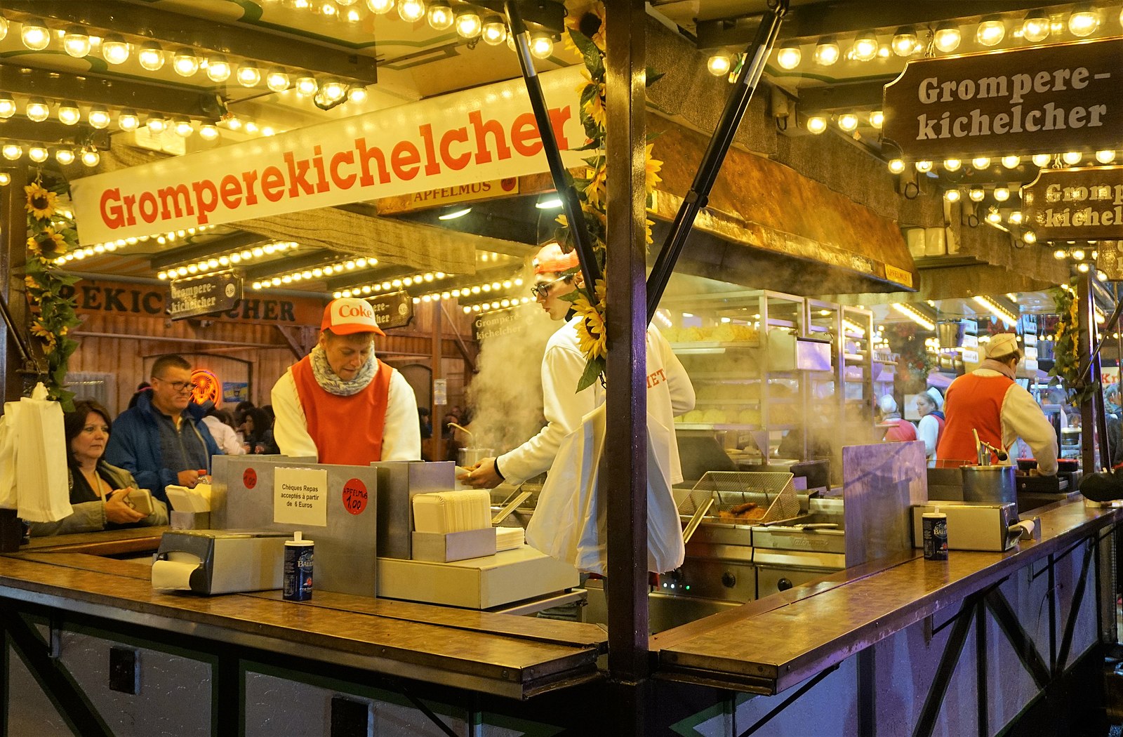 Gromperekichelcher at market